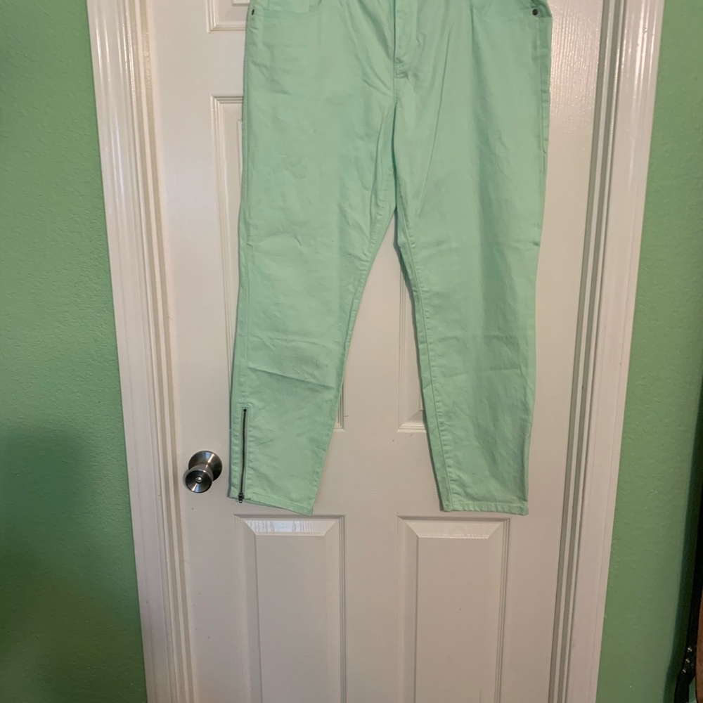 Women’s summer pant light mint green